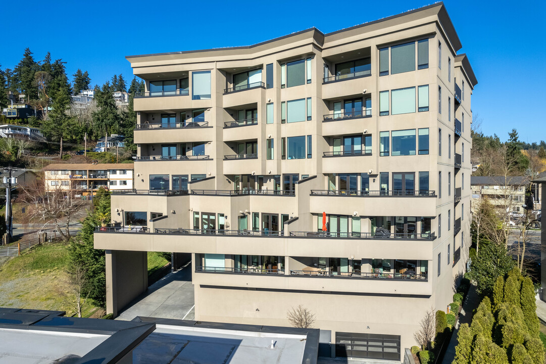 Kirkland Condo in Kirkland, WA - Foto de edificio