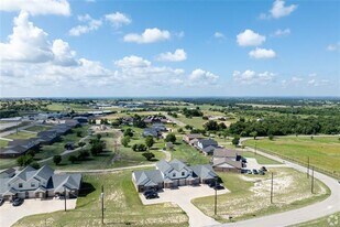 8605 Ellis Dr in Weatherford, TX - Building Photo