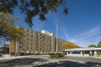 King Kennedy North High Rise in Cleveland, OH - Foto de edificio