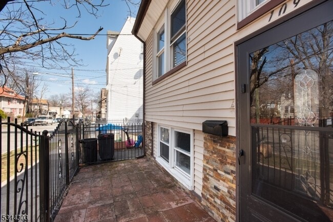 109 Maple Ave in Montclair, NJ - Building Photo - Building Photo