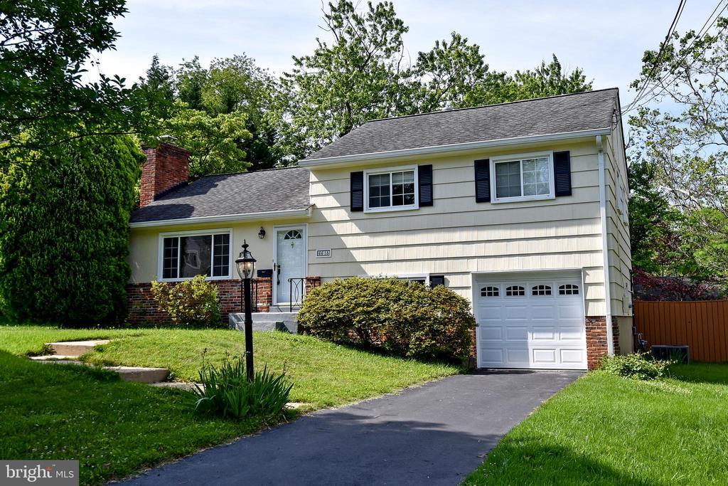 6615 Ivy Hill Dr in McLean, VA - Building Photo