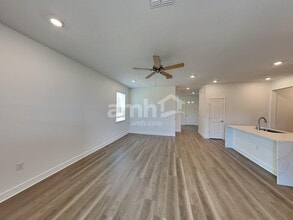 3011 19th Ave W in Bradenton, FL - Foto de edificio - Building Photo