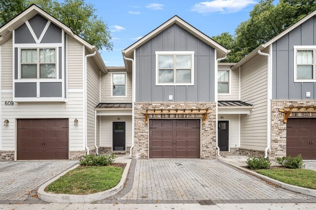 property at 609 Lee St