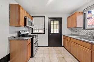 862 School St in Clairton, PA - Building Photo