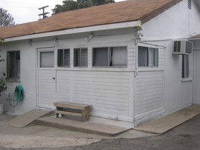 10539 Floralita Ave in Sunland, CA - Building Photo - Building Photo