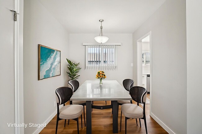 Ladera Townhouse in Los Angeles, CA - Foto de edificio - Building Photo