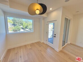 6847 N Figueroa St in Los Angeles, CA - Building Photo - Building Photo