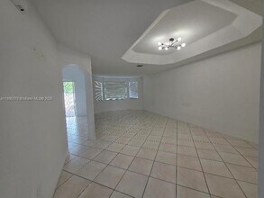 11525 NW 71st St in Miami, FL - Building Photo - Building Photo