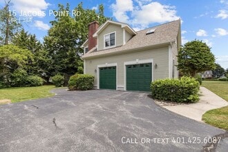 15 Jacobs Point Rd in Warren, RI - Building Photo - Building Photo