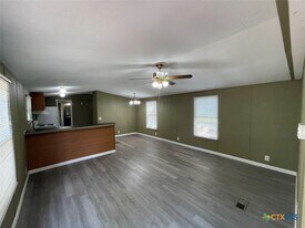 122 Sonnyland Dr in Canyon Lake, TX - Building Photo