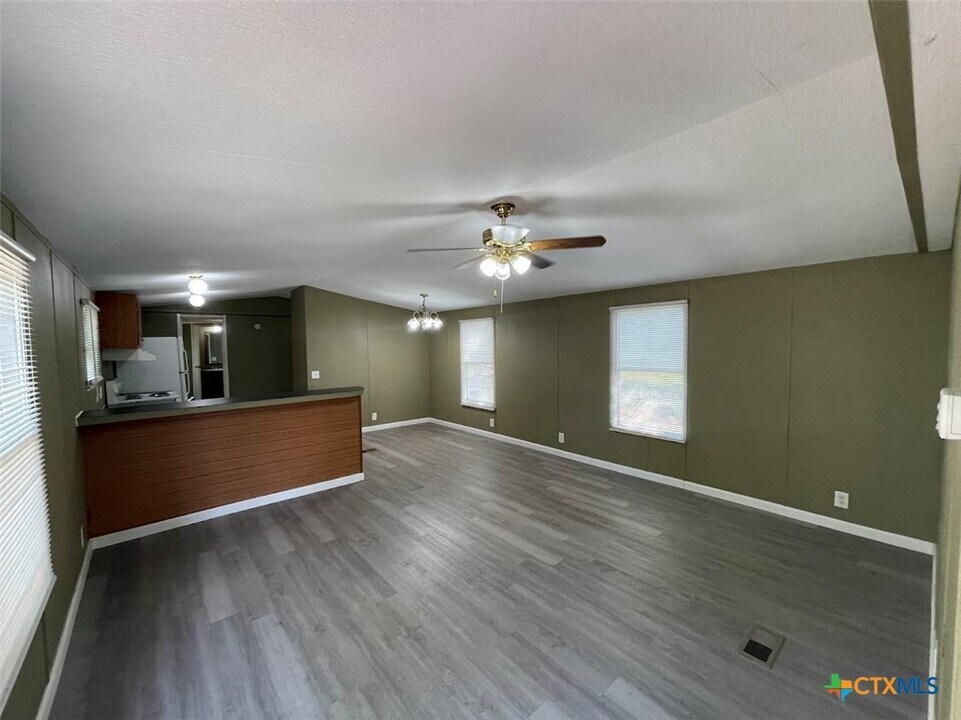 122 Sonnyland Dr in Canyon Lake, TX - Building Photo