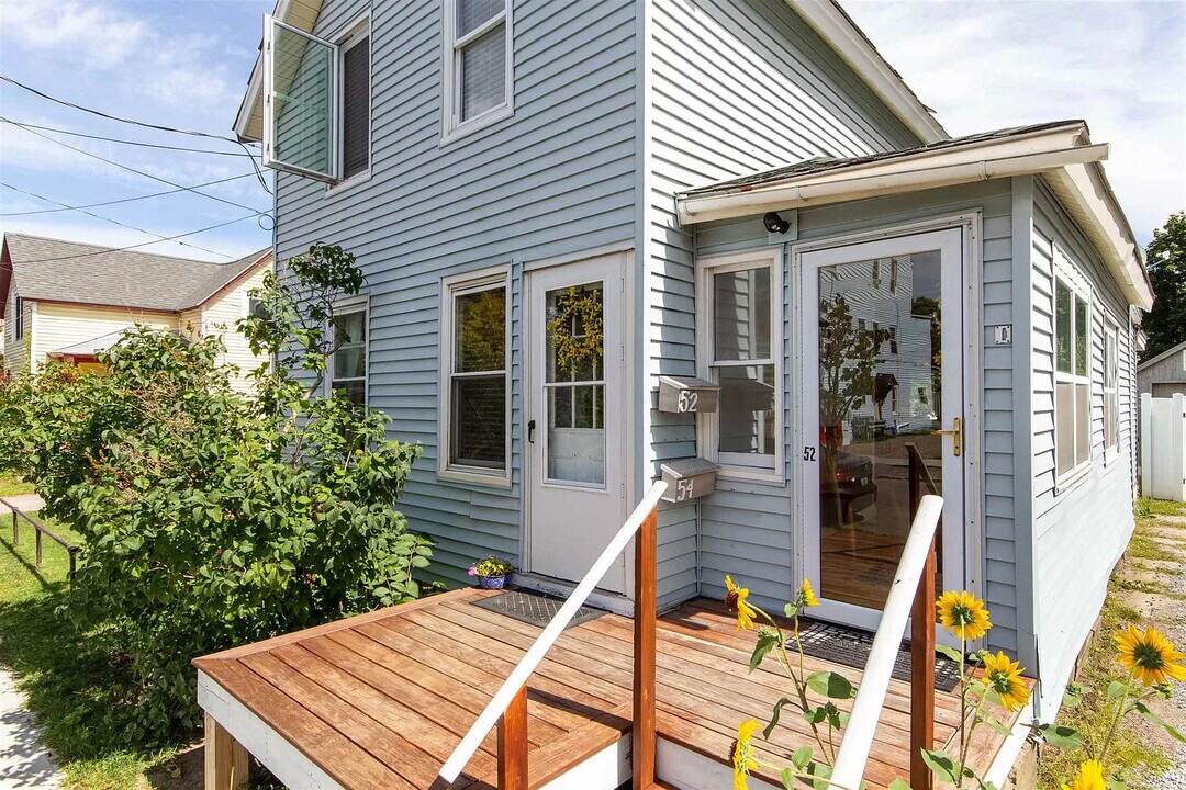 54 Rose St in Burlington, VT - Building Photo