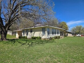 1224 S Lamar St in Weatherford, TX - Building Photo - Building Photo