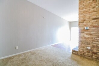 7922 Grow Ln in Houston, TX - Building Photo - Building Photo