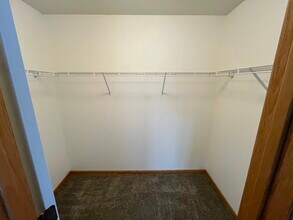 348 Jolly Ln in Columbia Heights, MN - Building Photo - Building Photo