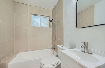 668 S Lowell Blvd in Denver, CO - Foto de edificio - Building Photo