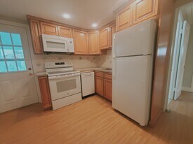 21 Lyon Ave, Unit 2 in Greenwich, CT - Building Photo