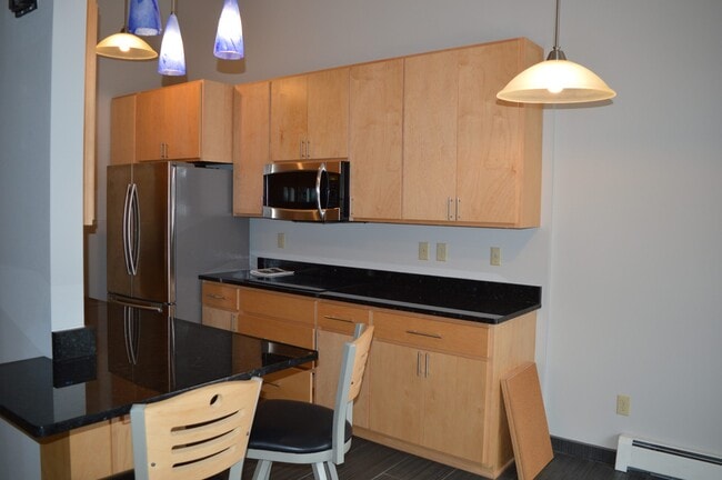 6245 Charing Cross Ln, Unit D in Middleton, WI - Foto de edificio - Building Photo