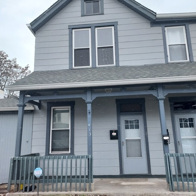 413 Locust St, Unit apartment3