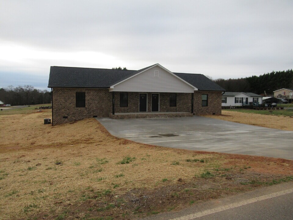 2977 Gaston-Webbs Chapel Rd in Lincolnton, NC - Foto de edificio