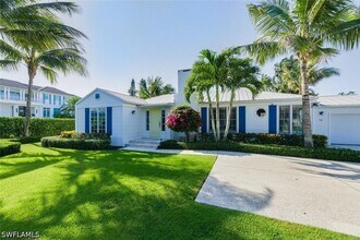 92 10th Ave S in Naples, FL - Building Photo - Building Photo