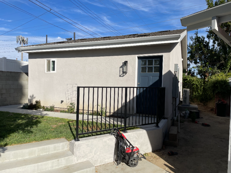 9424 Crebs Ave in Los Angeles, CA - Building Photo