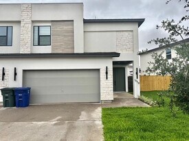 1019 Birch Loop in Laredo, TX - Building Photo