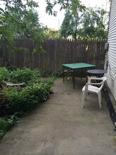 2558 W Iowa St, Unit 2R in Chicago, IL - Foto de edificio - Building Photo