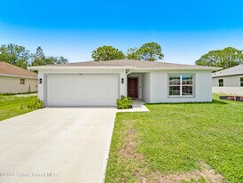1011 Starfire St SE in Palm Bay, FL - Building Photo