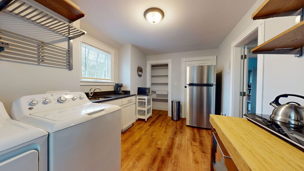 16 Linder Terrace in Newton, MA - Building Photo