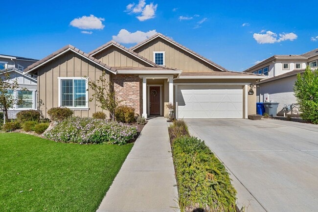 property at 4420 Hummingbird Cir