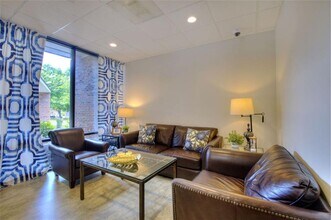 425 Mount Vernon Hwy NE in Sandy Springs, GA - Building Photo - Building Photo
