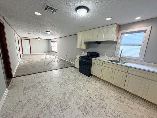 504 Fontenot Rd in Lake Charles, LA - Building Photo - Building Photo