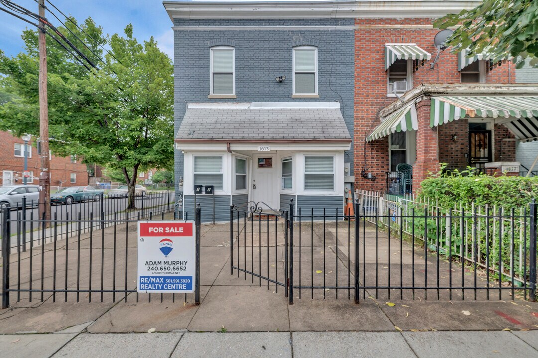 1679 Montello Ave NE, Unit #2 in Washington, DC - Foto de edificio