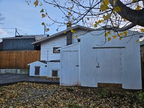 2038 W Sherman St in Sturgis, SD - Foto de edificio - Building Photo