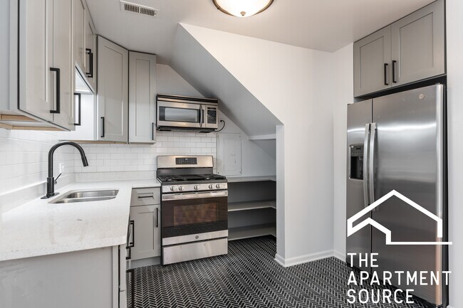 1875 N Sheffield Ave, Unit A in Chicago, IL - Foto de edificio - Building Photo