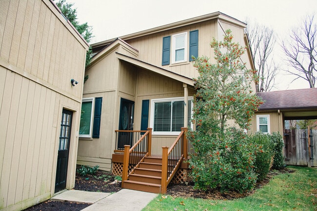 1051 Chinoe Rd in Lexington, KY - Building Photo - Building Photo