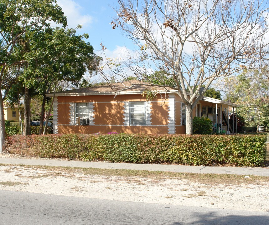 828-848 NW 2nd Ave in Homestead, FL - Building Photo