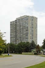 24 Hanover Rd in Brampton, ON - Building Photo - Building Photo