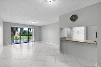 1008 Green Pine Blvd in West Palm Beach, FL - Building Photo - Building Photo