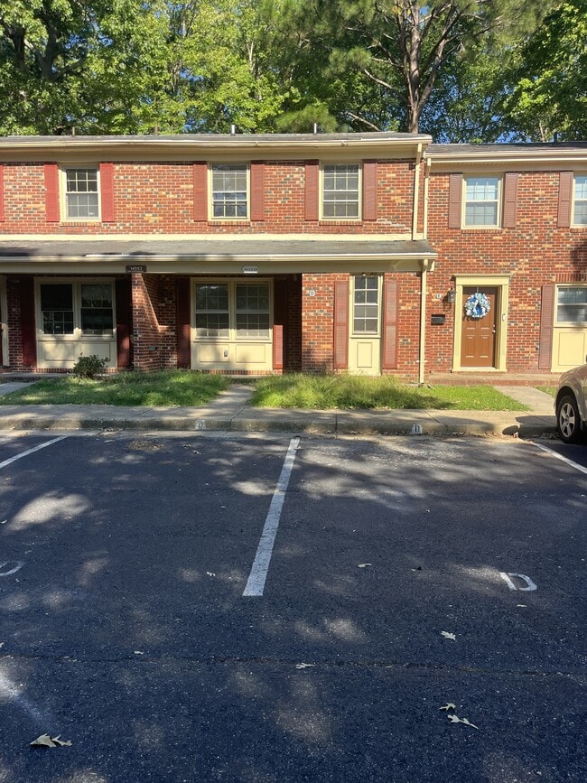 14553 Old Courthouse Way in Newport News, VA - Building Photo - Building Photo