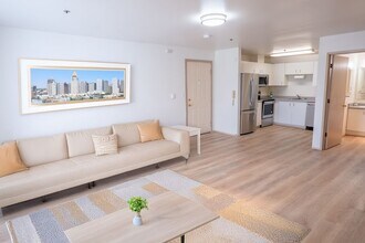 Pacific Crest Apartments in Tacoma, WA - Foto de edificio - Building Photo