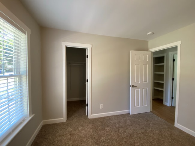 220 Archdale Dr in Durham, NC - Foto de edificio - Building Photo