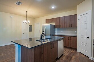 643 Wheatfield Dr in Venus, TX - Building Photo - Building Photo