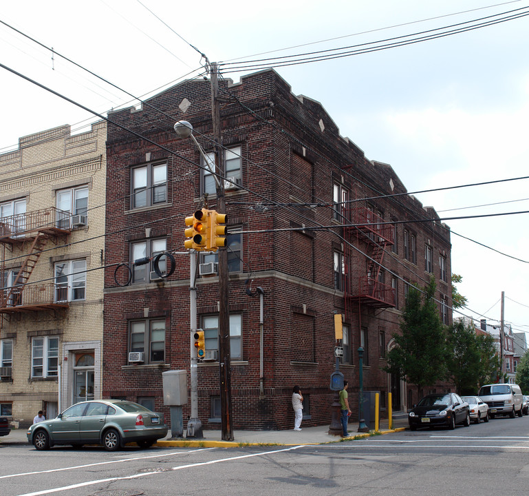 101 75th St in North Bergen, NJ - Building Photo