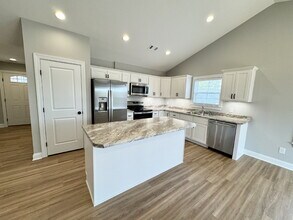 112 Knollwood Dr in Seneca, SC - Building Photo - Building Photo