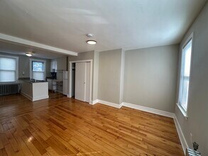 39 Beacon St, Unit 3 in Chelsea, MA - Foto de edificio - Building Photo