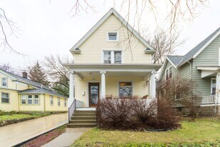 426 S 7th St in Ann Arbor, MI - Building Photo