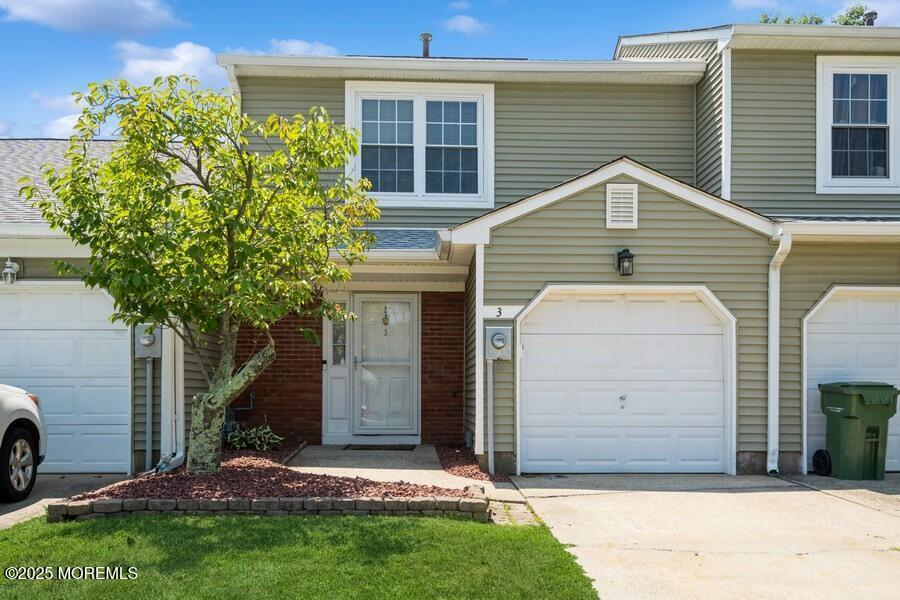 3 Birch Ln in Eatontown, NJ - Building Photo