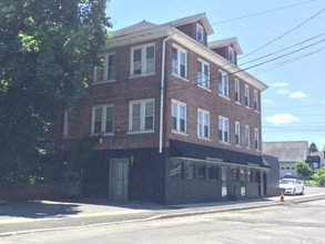 32 Market St in Wappingers Falls, NY - Building Photo - Building Photo